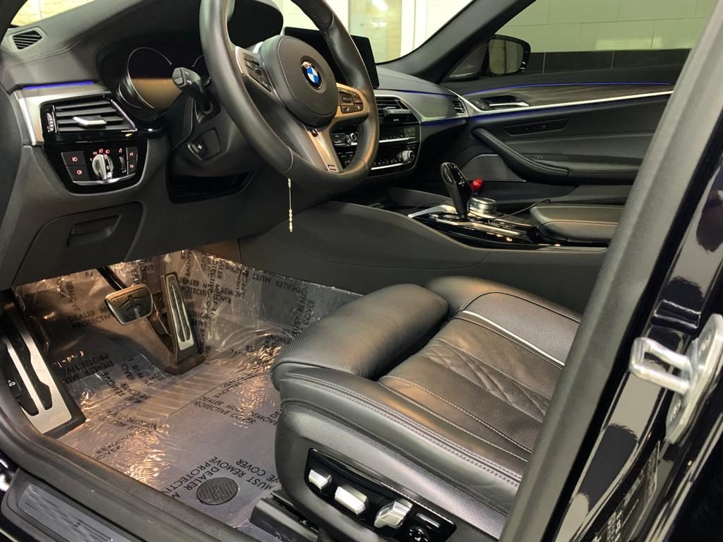 Ремонт коврового покрытия в салоне автомобиля.